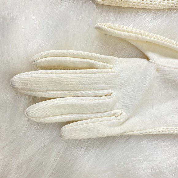 Vintage Ivory Mesh Wrist Gloves - Picture 6 of 7